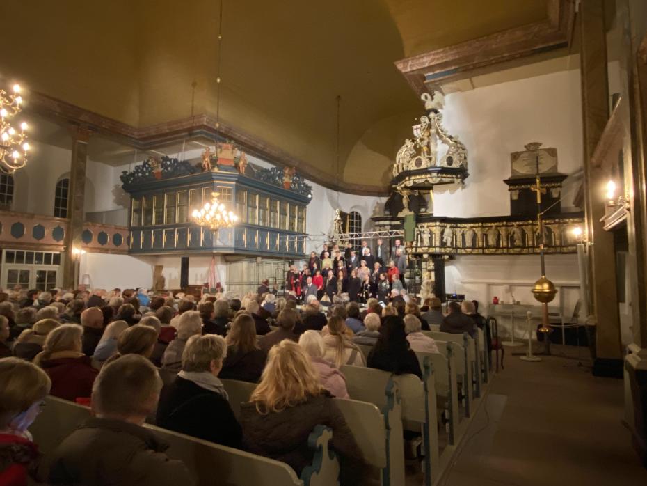 Der Gospelchor Pahlen singt in der Kirche